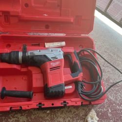 Milwaukee SDS-MAX Rotary Hammer Kit