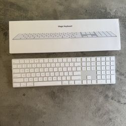 Magic Keyboard with Numeric Keypad (Apple) 