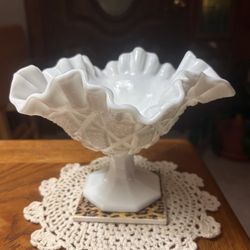 Vintage Westmoreland Milk Glass Old Quilt Pattern 5 1/2" Tall Pedestal Bowl