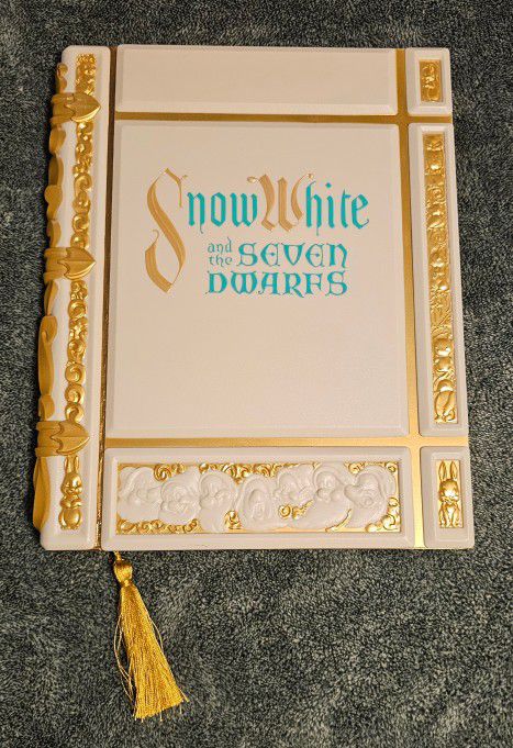 Disney's Snow White And The Seven Dwarfs Notebook