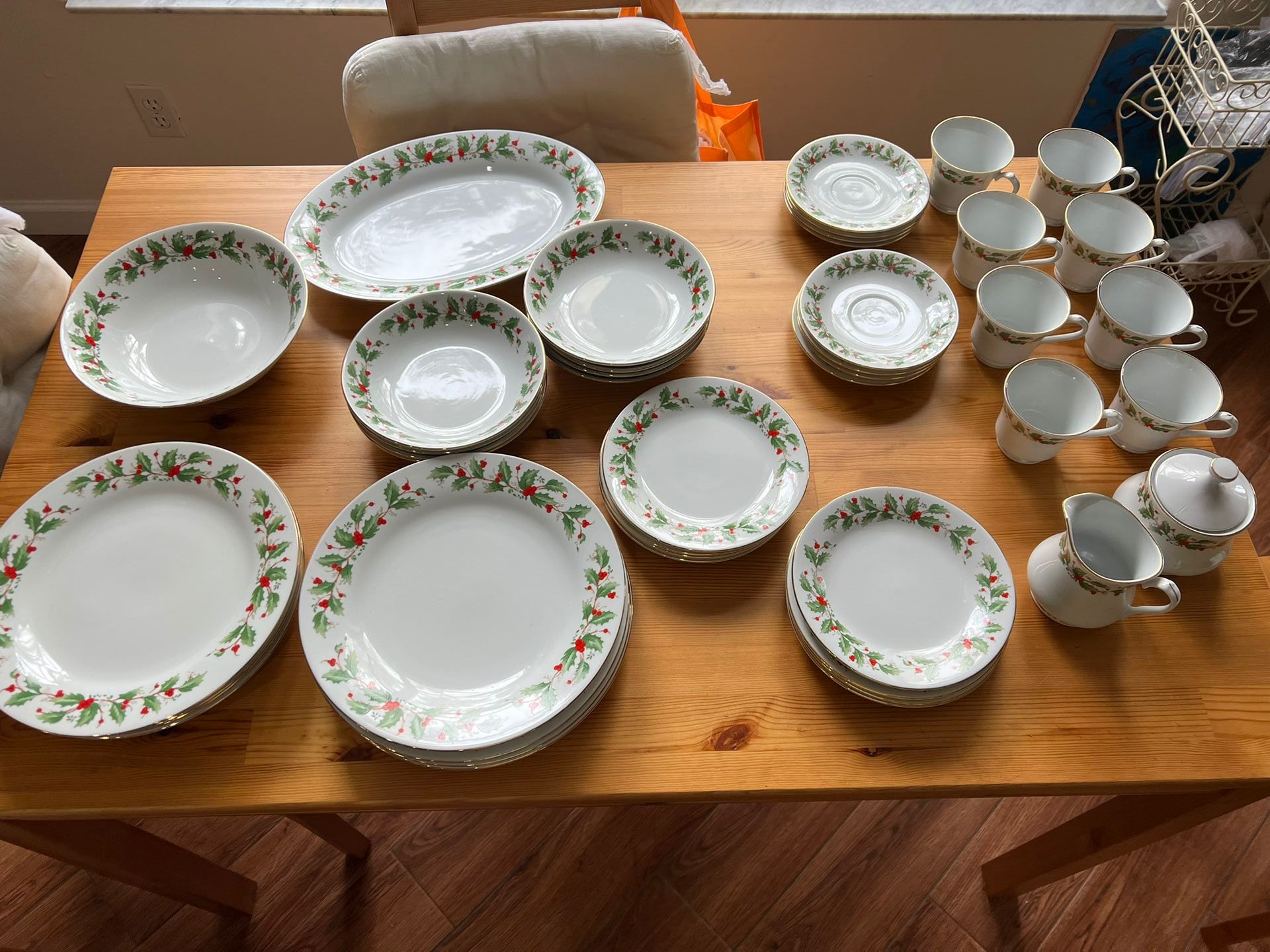 NOEL Christmas Fine China Pearl Dinner Set 45-pc