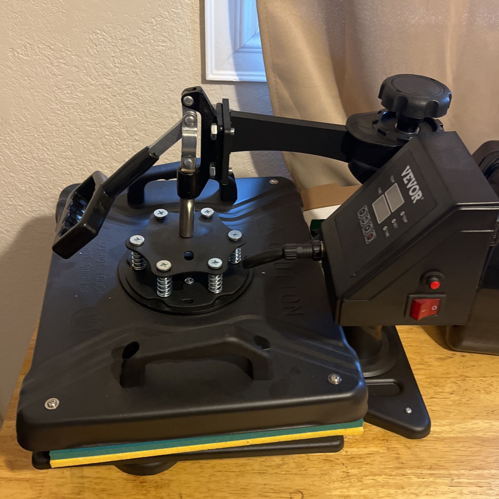 Circuit Heat press 12x10 for Sale in Fresno, CA - OfferUp