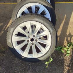 19" Silver Slipstream Tesla Model S Wheels with Pirelli Tires