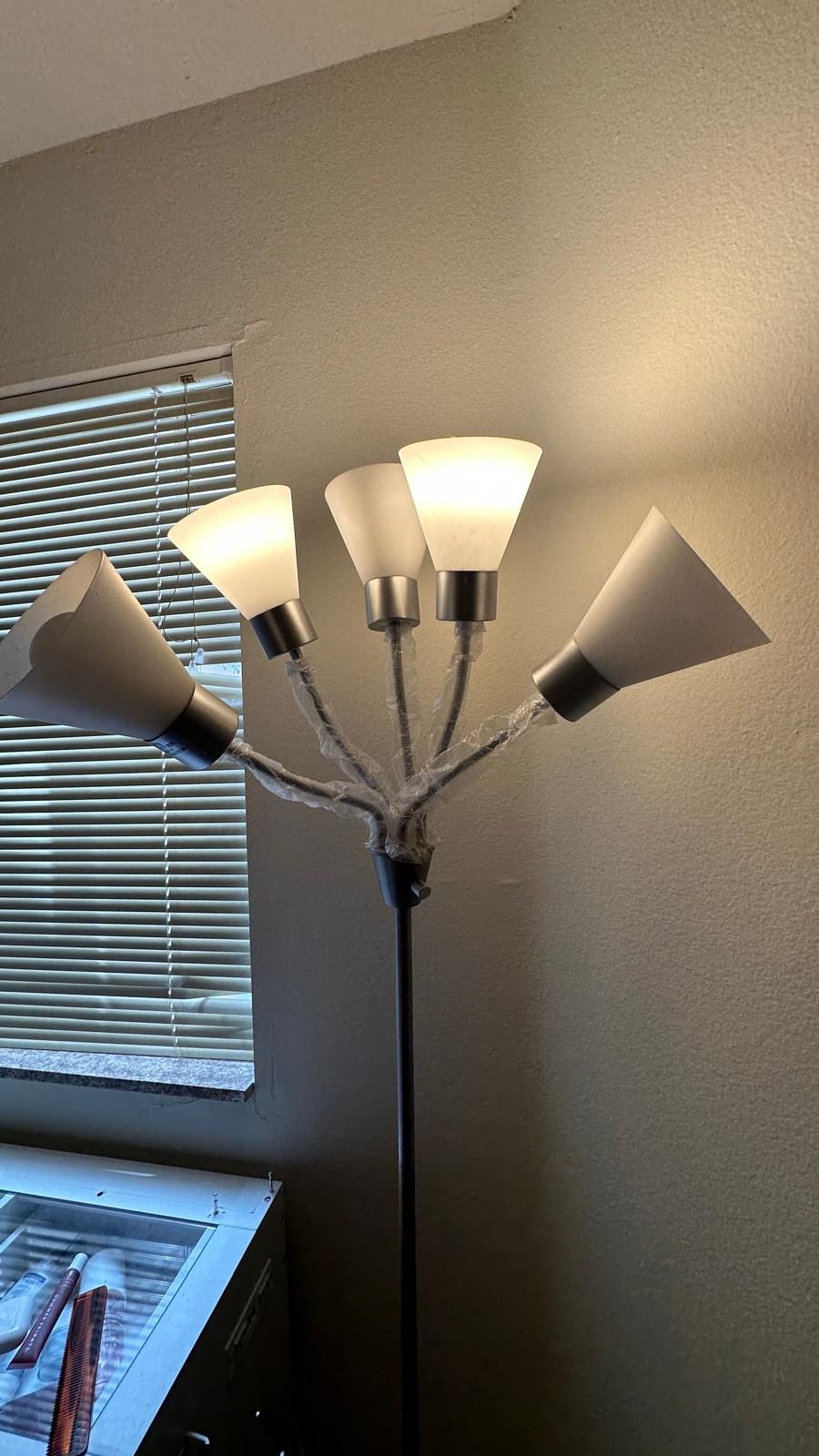 Target 5-Bulb Floor Lamp – Adjustable Arms – Pickup in Los Angeles (90007)