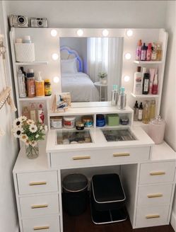 Makeup vanity