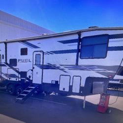 2021 FUEL 323 Toy Hauler 