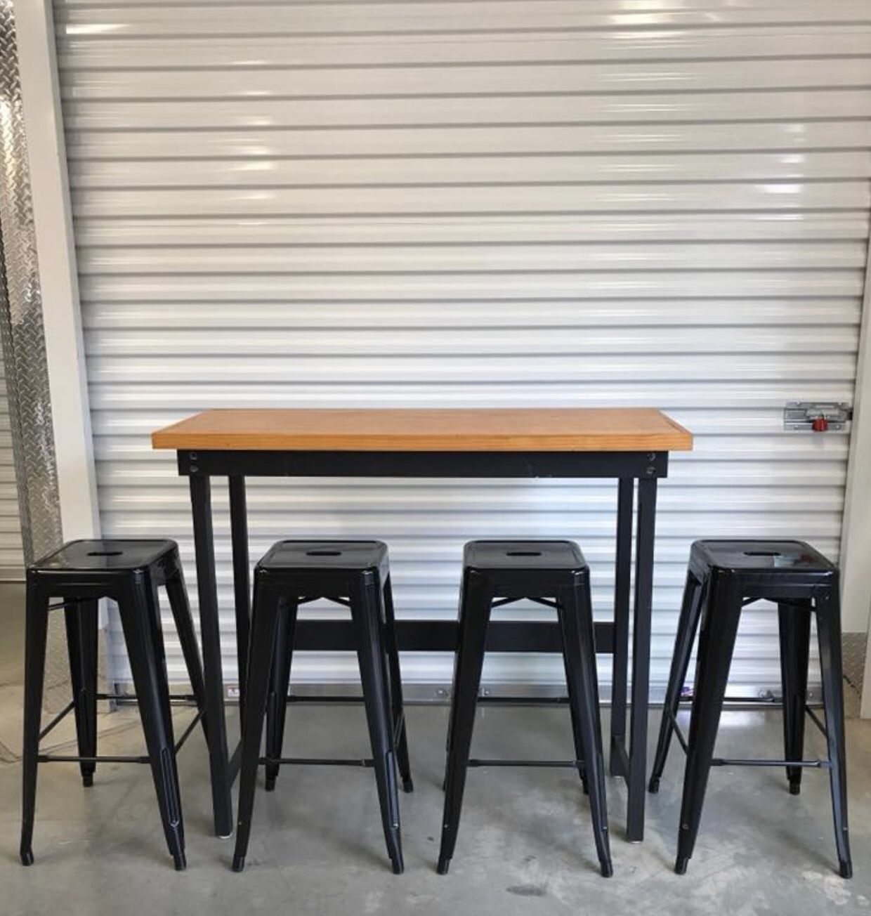 Bistro Table with 4 metal stools
