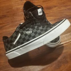 Youth Vans Seldan Sneakers – Size 3.5 – New!$30 OBO