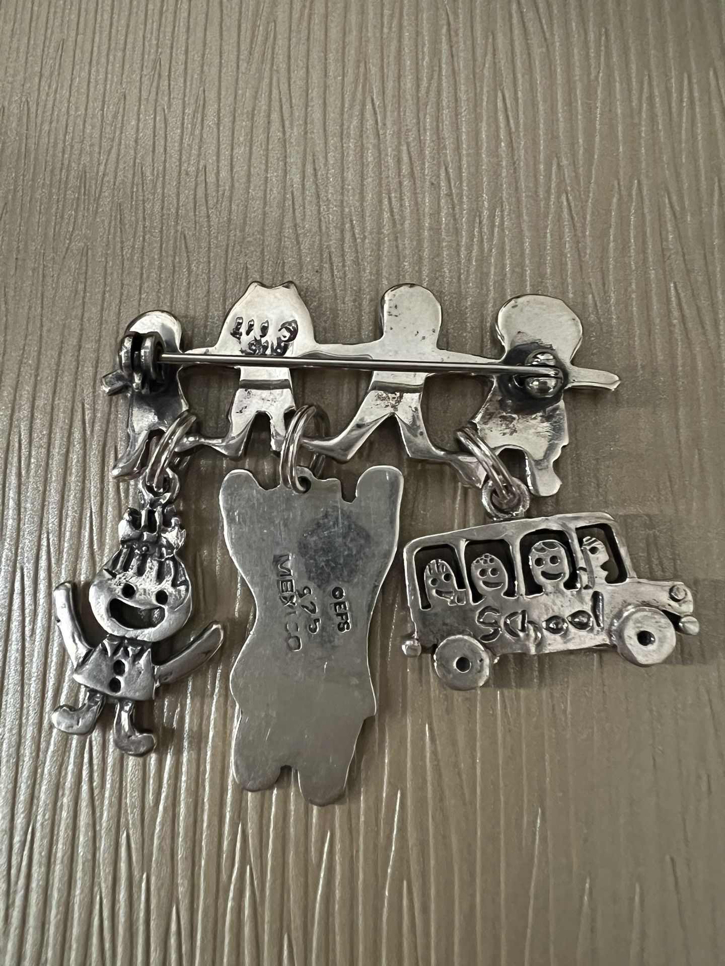 FOUR HAPPY KIDS STERLING SILVER 925 BROOCH PIN