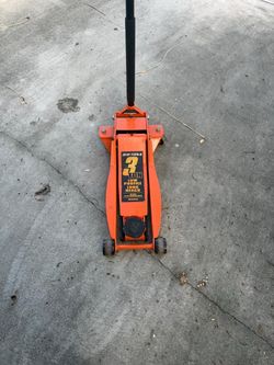 DAYTONA 3 Ton Long-Reach Low-Profile Professional Floor Jack with RAPID PUMP, Orange