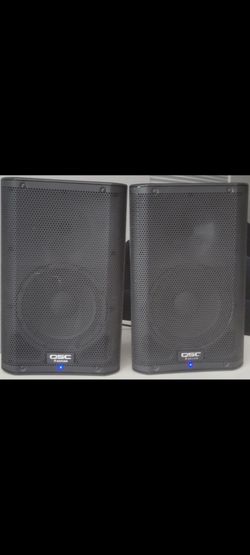 QSC K8 2K WATT POWERED SPEAKER 110V/240V