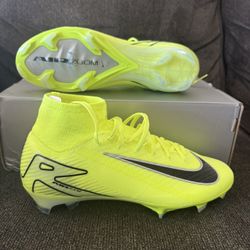 NIKE MERCURIAL ELITE SIZE MENS 7.5 BRAND NEW DIDNT FIT MY DAUGHTER