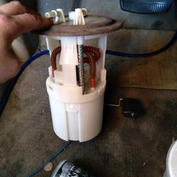 Hyundai Genesis 2010 Gas Pump And Housing