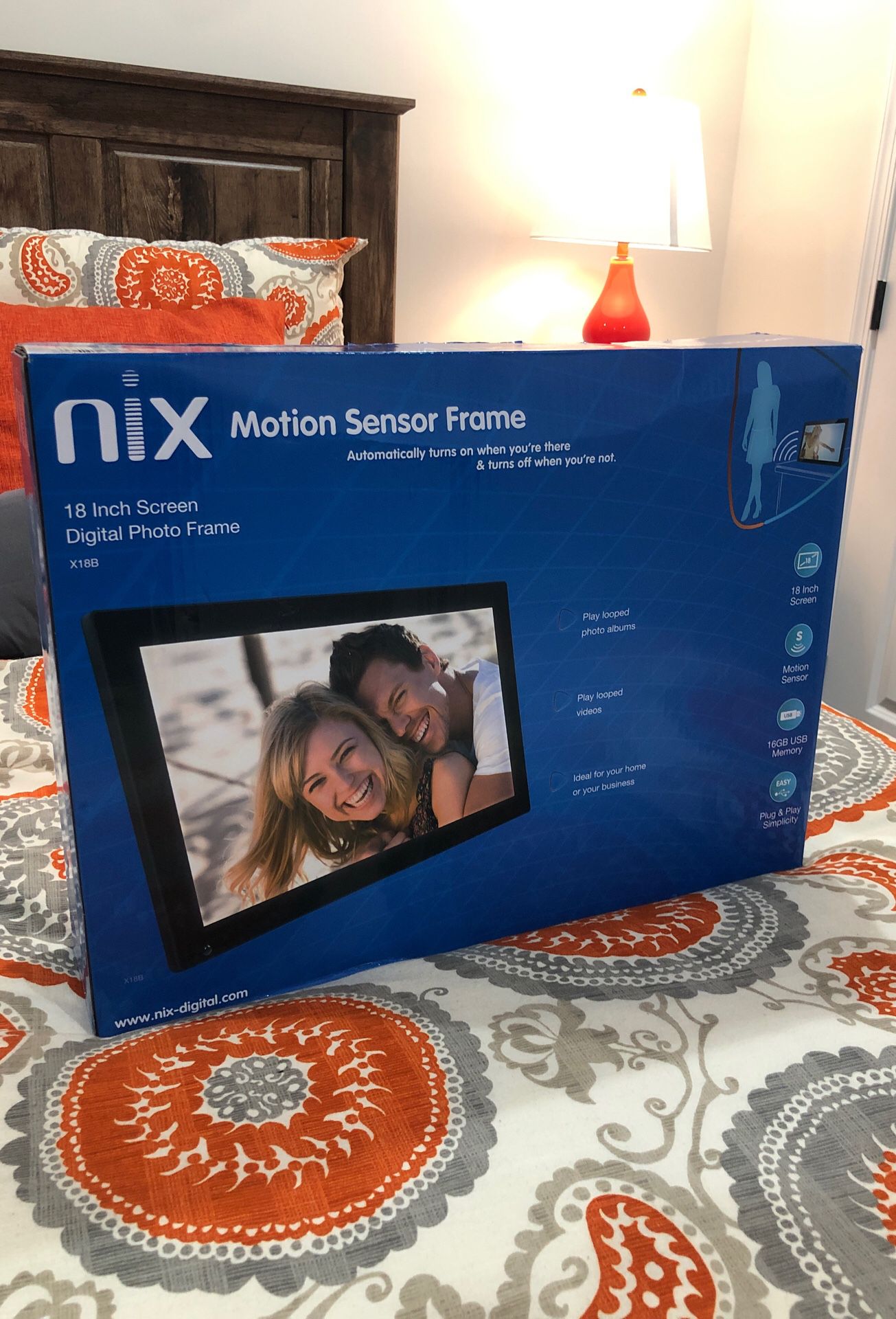 Nix 18 inch Digital Photo Frame