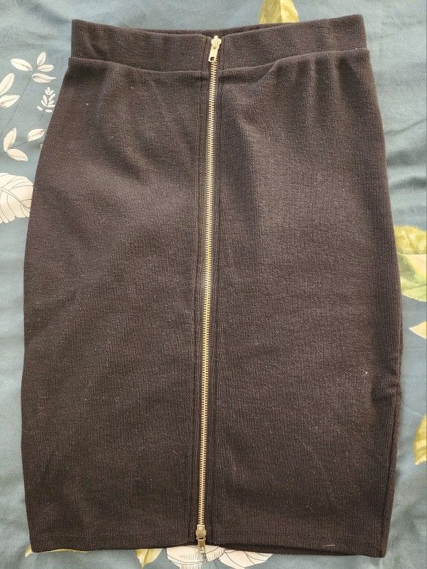 Zipper Pencil Skirt (Size M)