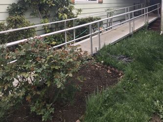 Aluminum wheelchair ramp