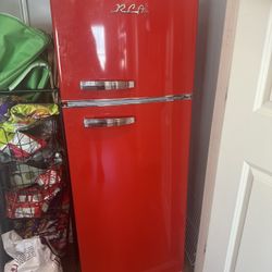 RCA Retro Apartment Refrigerator with Freezer