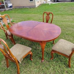Table With Chairs 