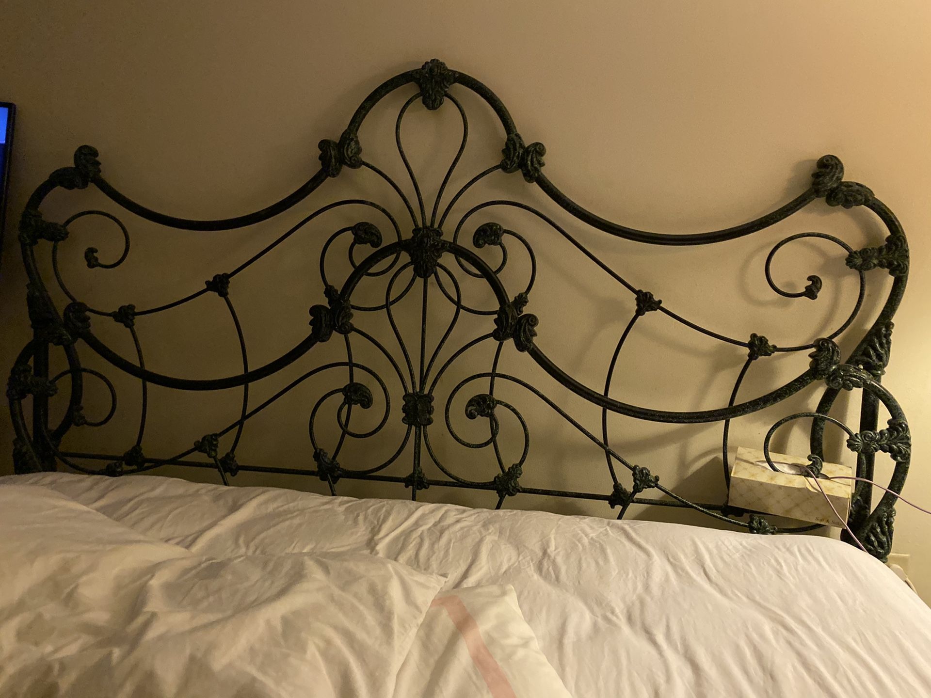 KING SIZE GREEN BED ,HEAD & FOOT BOARD MATTRESS