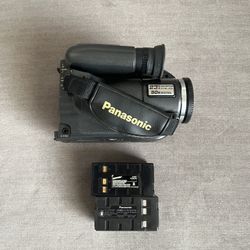 Panasonic PV-L658D Vintage VHSC Video Camera Camcorder 50x Zoom Bundle Untested