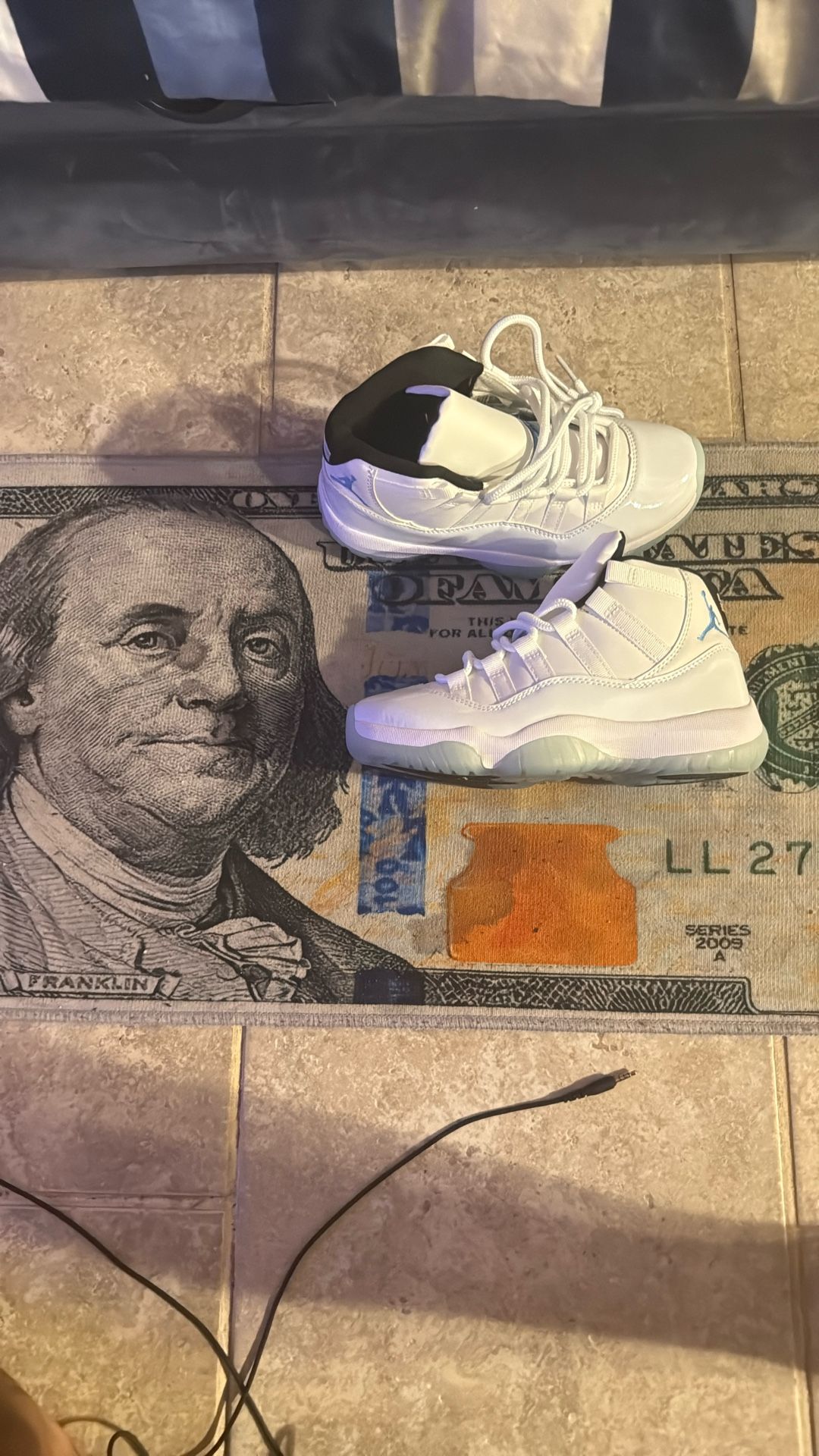 Jordan 11 Legend Blue