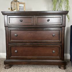 Dresser/TV Console