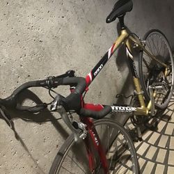 Cannondale R800 56cm Road Bike