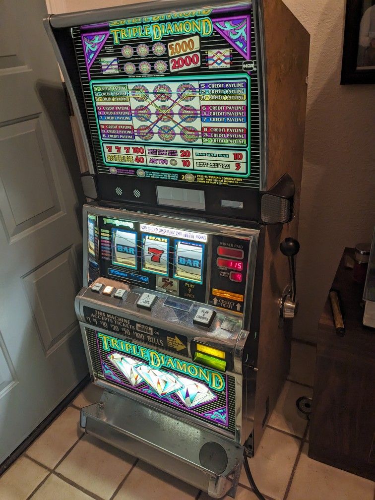IGT Triple Diamond Slot Machine