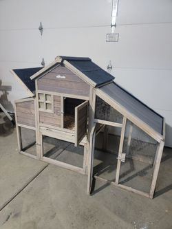 Hicken coop in great condition  must see