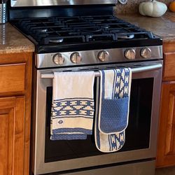 Double Oven Gas Range - Fully Functional 