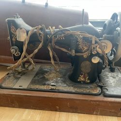 Antique Singer Hand Crank Sewing Machine 