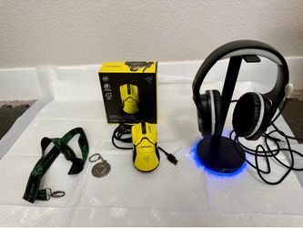 Razer Cyberpunk 2077 limited edition and chroma headphone stand bundle