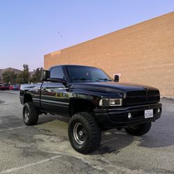 1995 Dodge Ram... Motor 5.9, V8.
