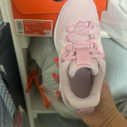 Nike Girls Size 1 Sneakers New 