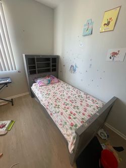 2 kids beds for free