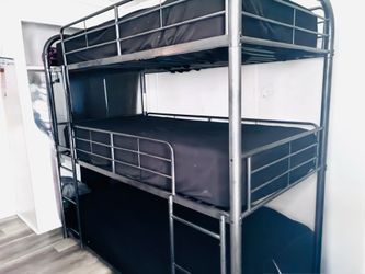 Triple bunk beds