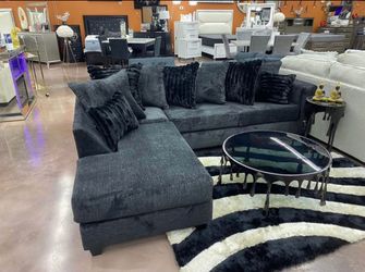 L-shaped sectional sofa, designed for everyday comfort and a modern look.