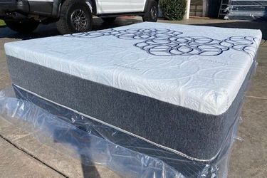 Cal King Bamboo Cool Gel Memory Foam!!