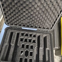 Case -- Holds 4 Pistols