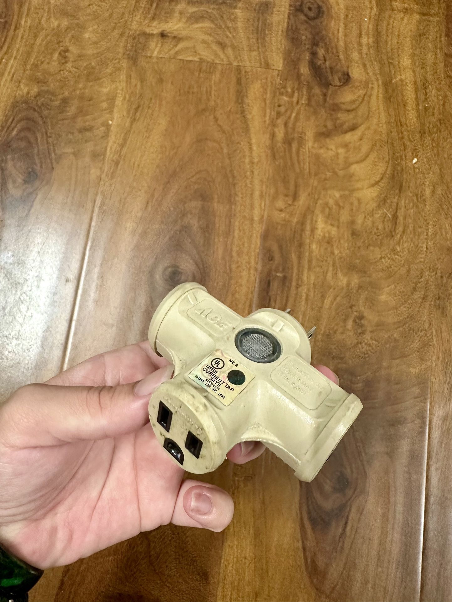 ACE Grounded 3 Outlets Adapter