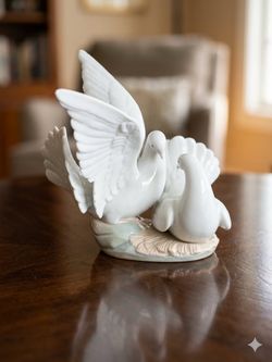 Lladro Porcelain “love nest” Dove Porcelain Figurine