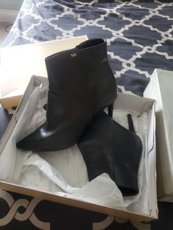 MK Boots Size 8