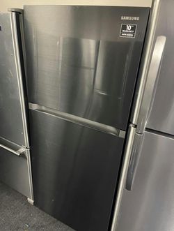 Samsung Top Mount Refrigerator Black with IceMaker
