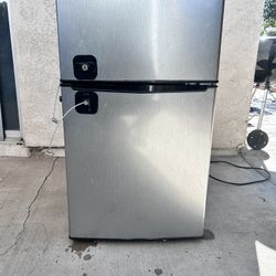 Mini Refrigerator Stainless “whirlpool”