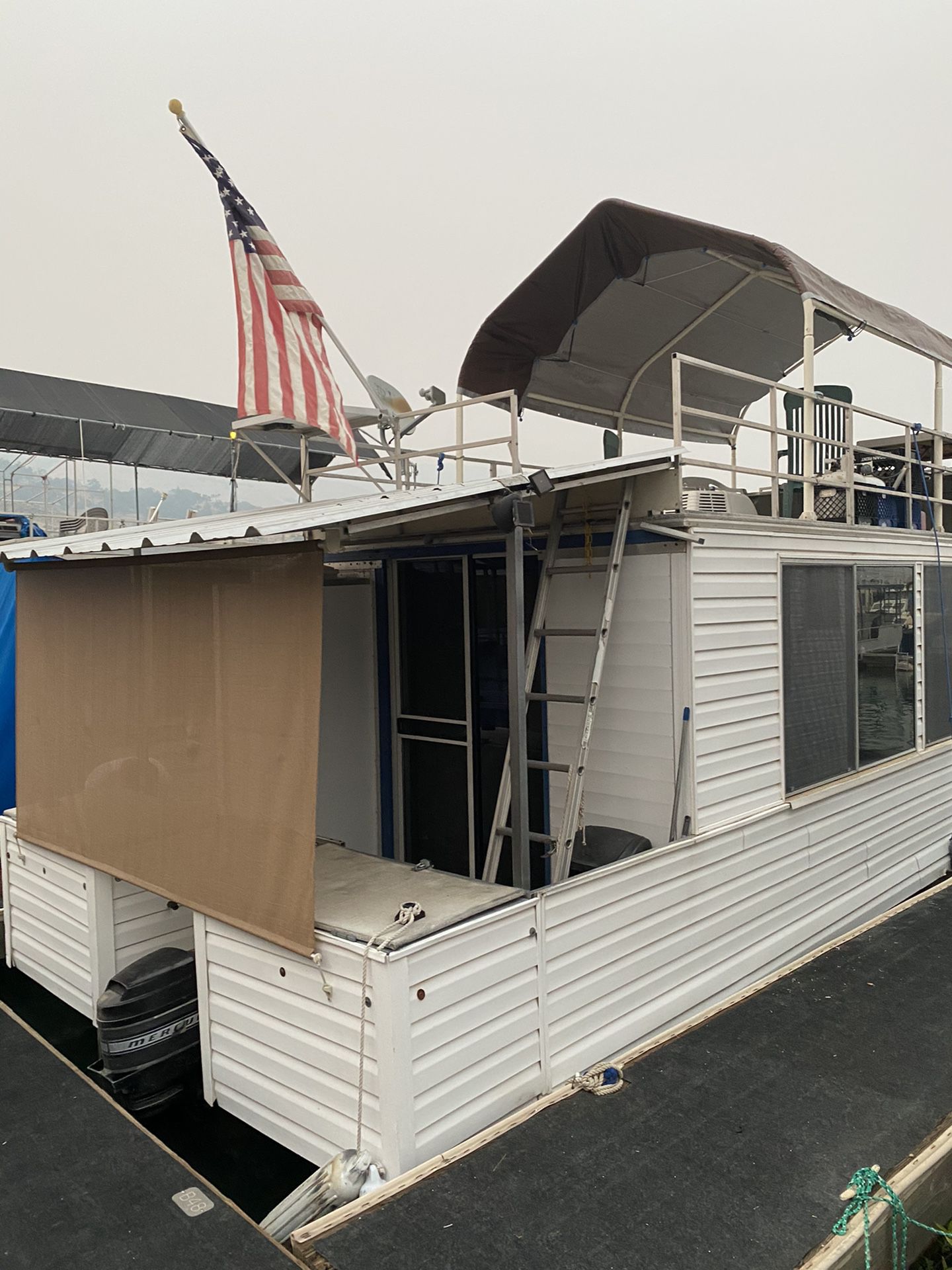 House boat for sale