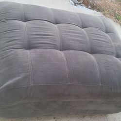 Ottoman In Excellent Condition