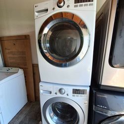 LG SET WASHER 4.4 CUBFT AND GAS DRYER 7.5 CUBFT FRONT LOAD HE 