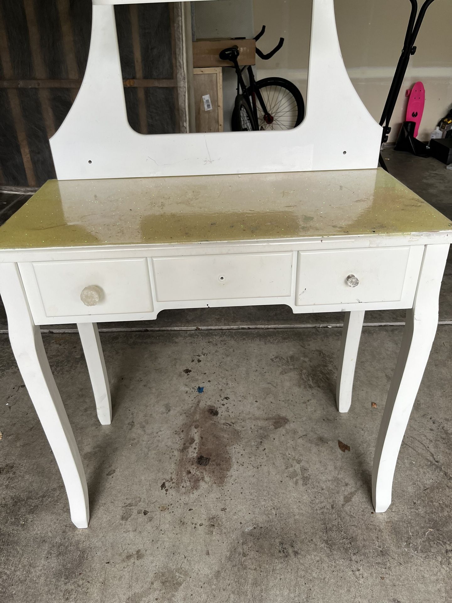 Vanity With Swivel Mirror 