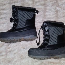 FIRM IN MERCED‼️❄️GIRLS SNOWBOOTS SIZE 1