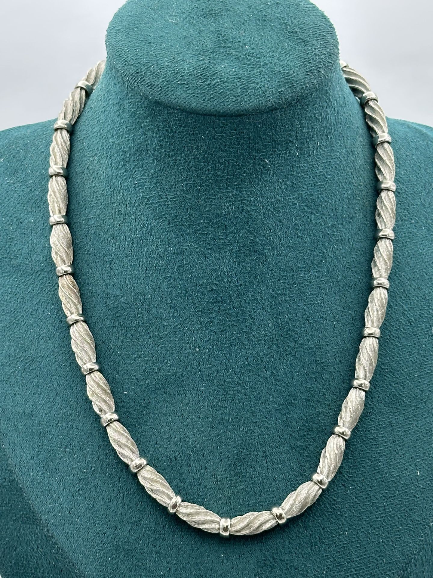 Vintage Silver Tone Tube Swirls Necklace Box Closure Art Deco MCM Good Condition 